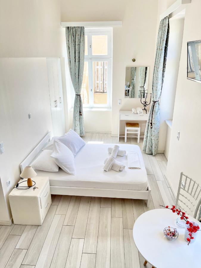 Xenias Rooms Apartments Koróni エクステリア 写真