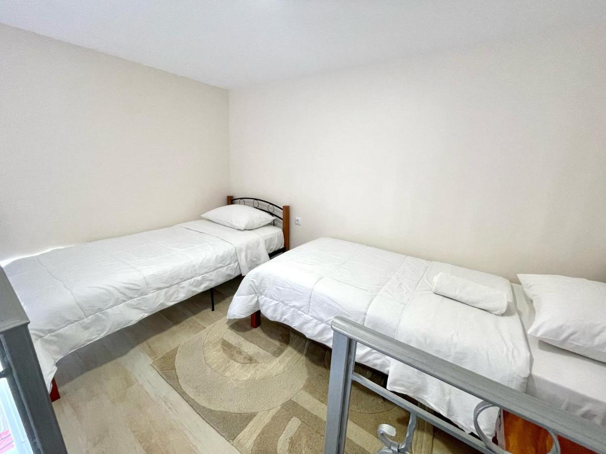 Xenias Rooms Apartments Koróni エクステリア 写真